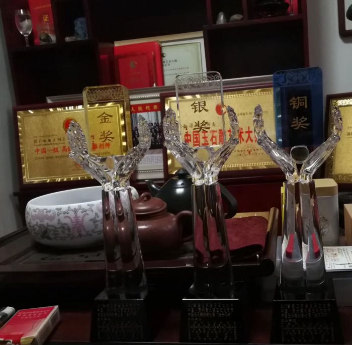 ��������